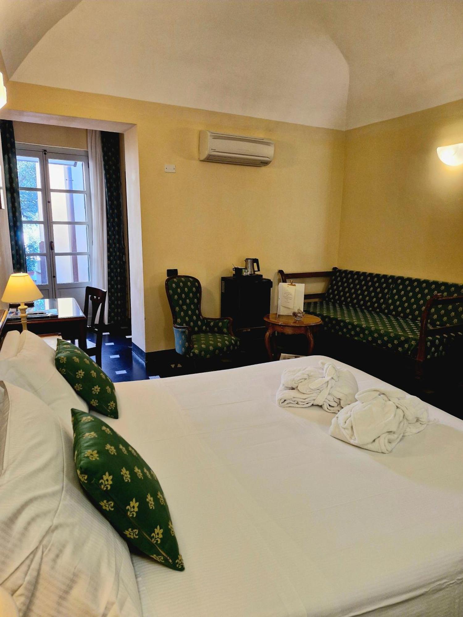 Palazzo Vescovile Hotel Noli Luaran gambar